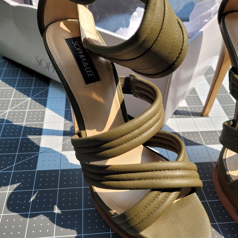 Sophia & Lee Olive Heeled Shoes with Interlaced Straps - Picture 3 of 11